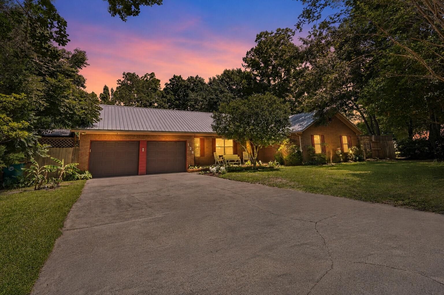 Property Photo: 128 Twin Oak Drive FL 32536