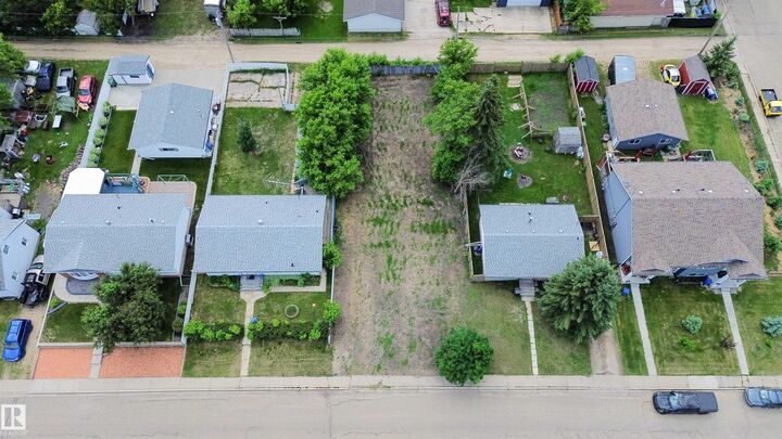 Property Photo: 4517 47 Avenue AB T9A 0J1