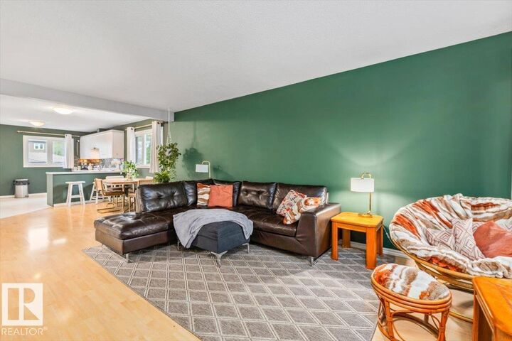 Property Photo:  9324 70 Avenue NW  AB T6E 0T7 