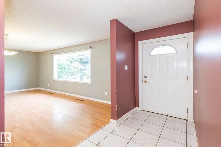 Property Photo:  7543 149A Avenue NW  AB T5C 2W8 