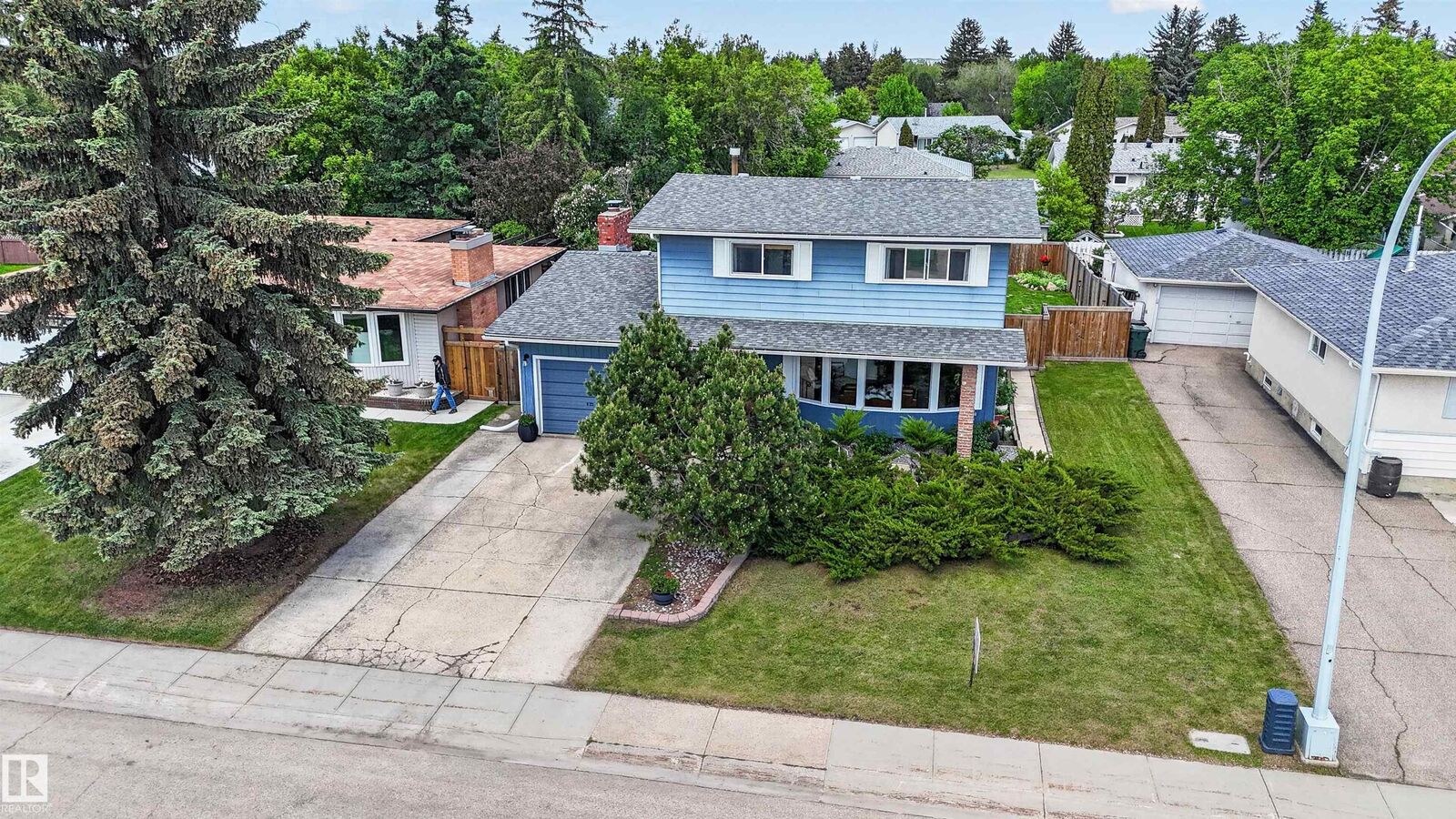 Property Photo: 11 Fifth Avenue AB T7X 2C5