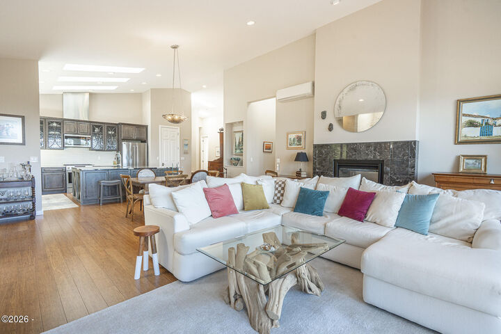 Property Photo: 108 Sea Crest Court OR 97369