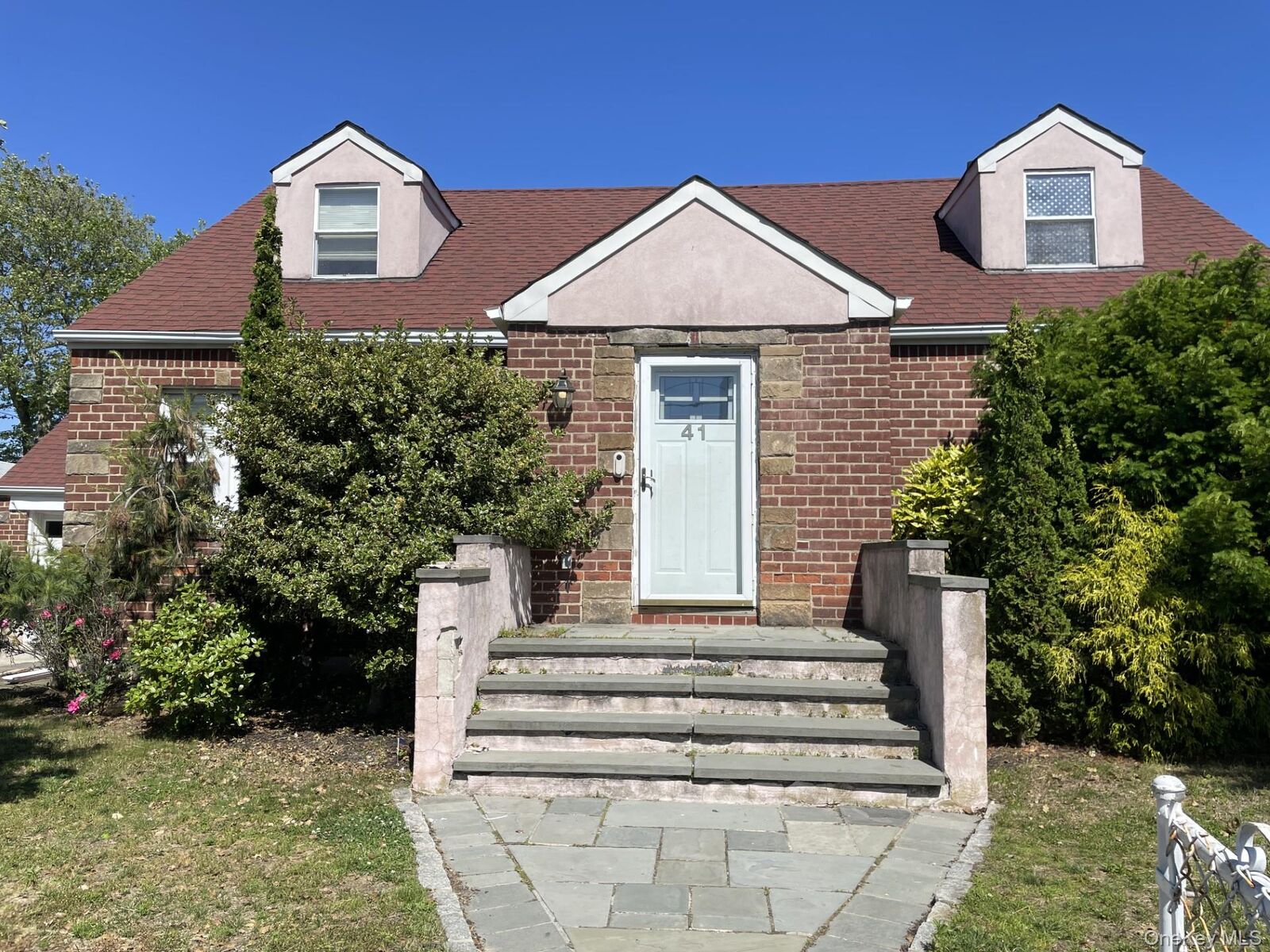 Property Photo:  41 Ostend Road  NY 11558 