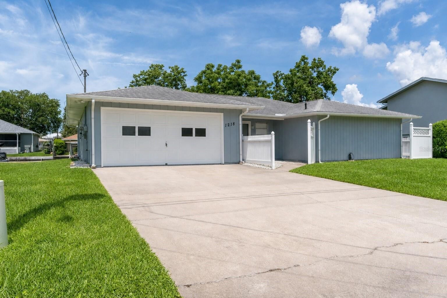 Property Photo: 1218 SE 5th Avenue FL 34429