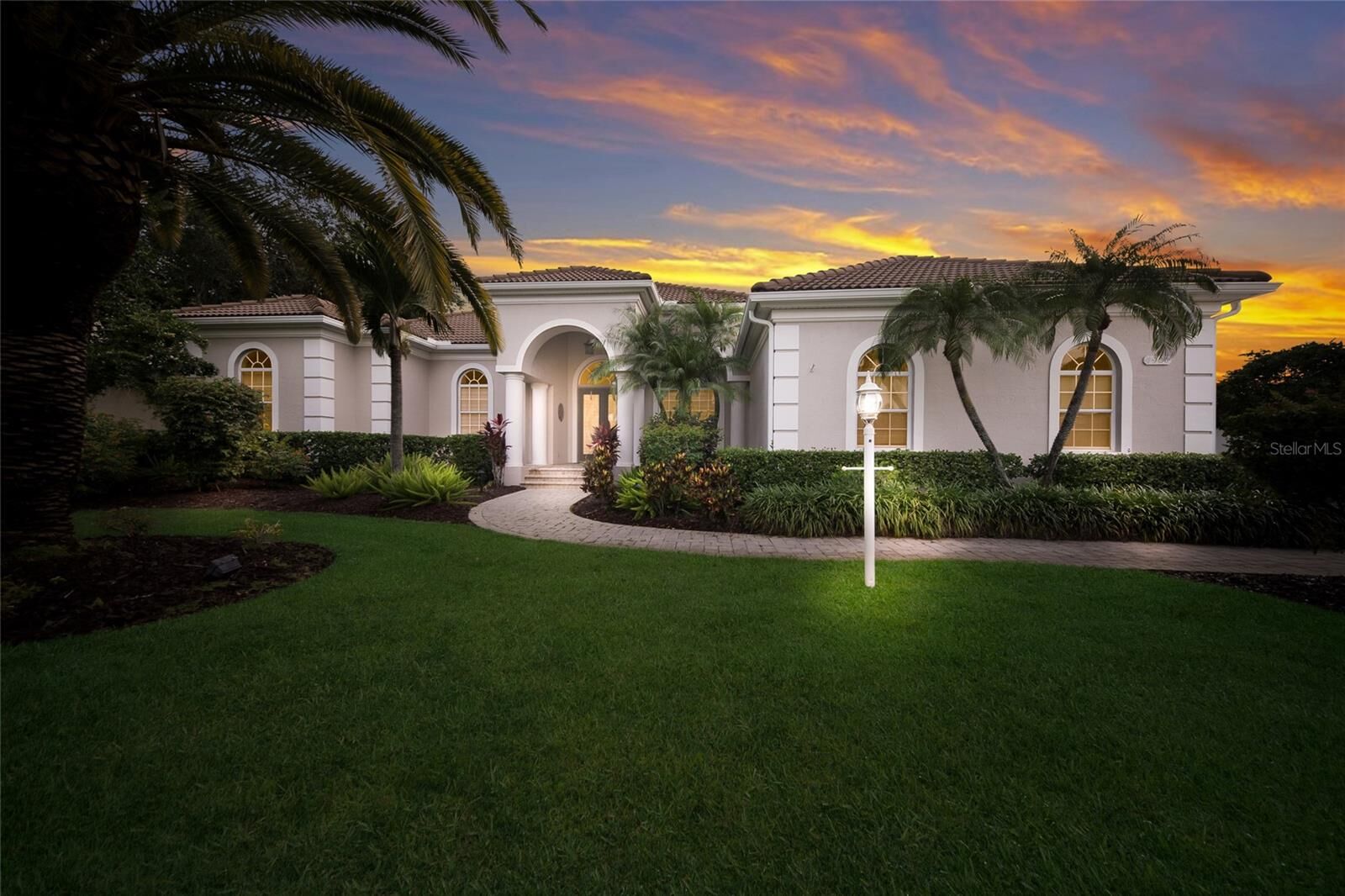 Property Photo: 7920 Royal Queensland Way FL 34202
