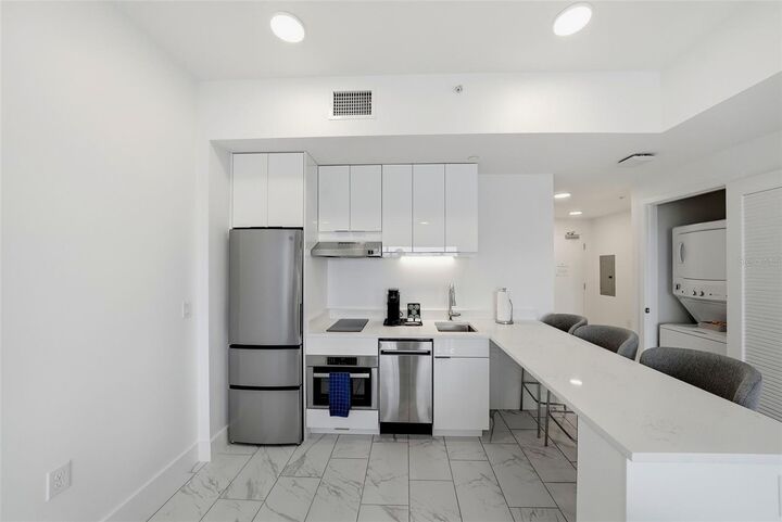 Property Photo:  411 E Shore Drive 509  FL 33767 