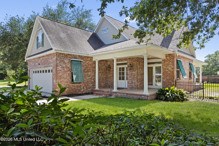 Property Photo:  501 General Pershing Avenue  MS 39564 