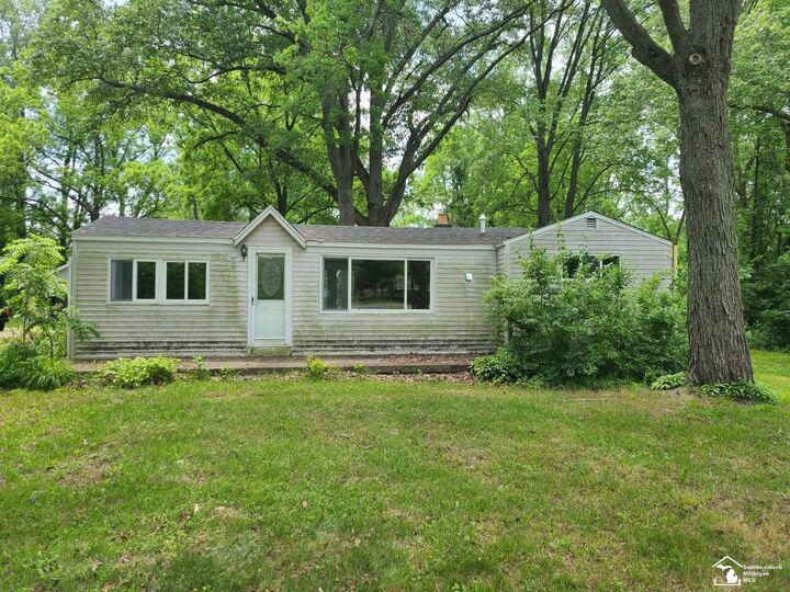 Property Photo:  2807 W Smith Road  MI 48144 