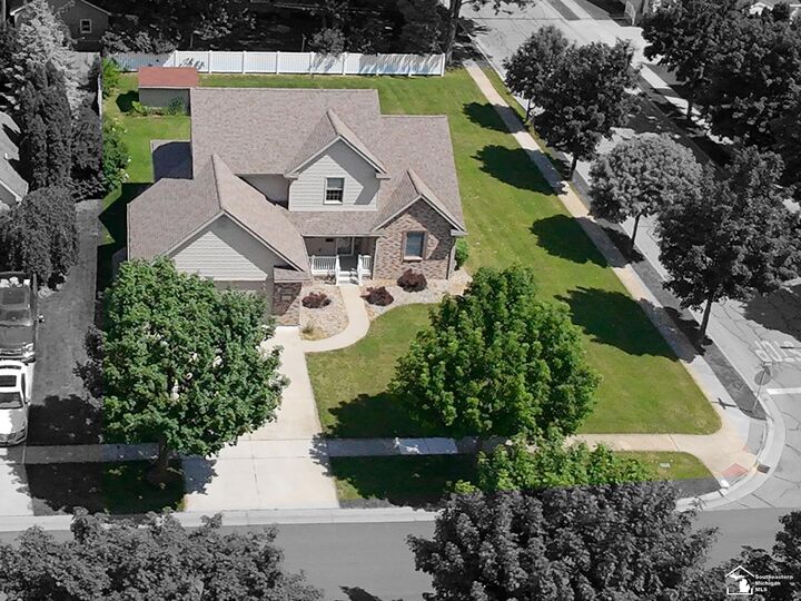 Property Photo: 860 Plank Street MI 48131