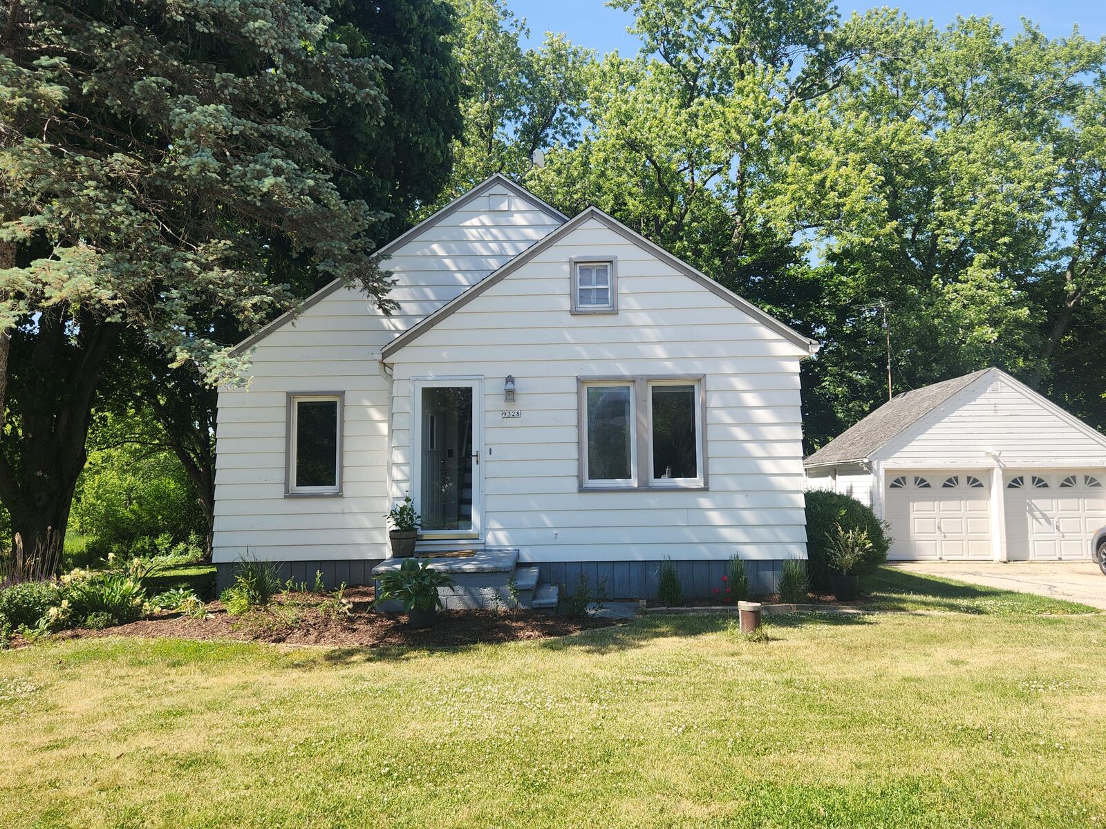 Property Photo:  9328 County Road K Rd  WI 53126 