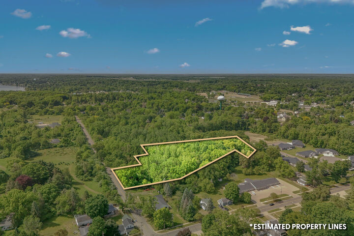 Property Photo: 4 S Wolcott Street MI 49242
