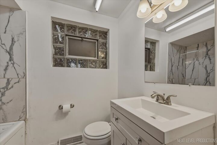 Property Photo: 7935 S Blackstone Avenue IL 60619