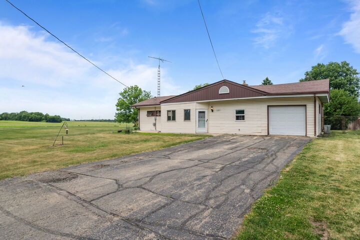 Property Photo: 7125 Toms Road IL 61101