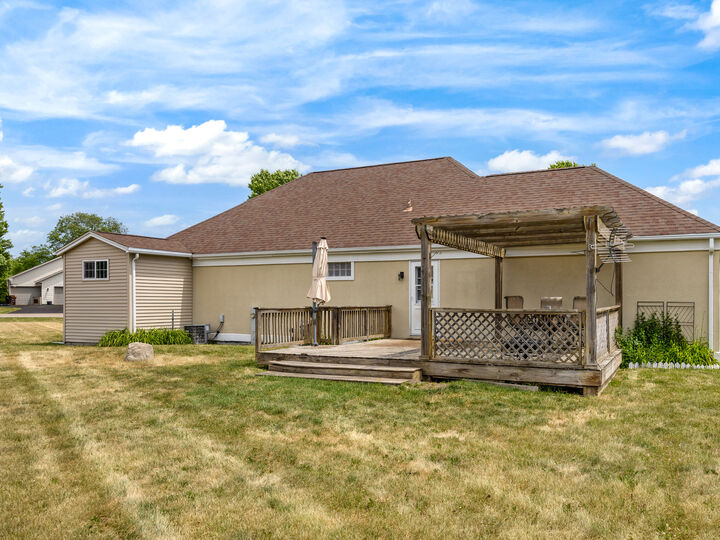 Property Photo: 432 Lozenge Court IL 61072