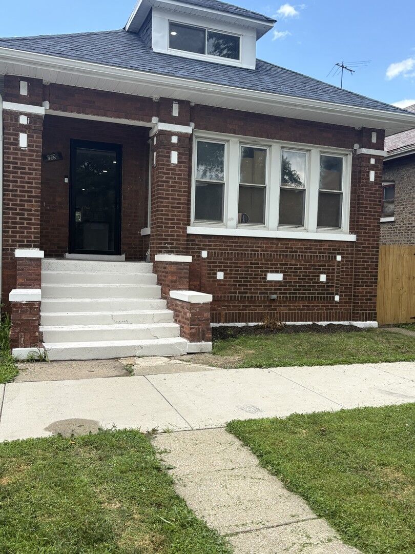 Property Photo: 7832 S Vernon Avenue IL 60619
