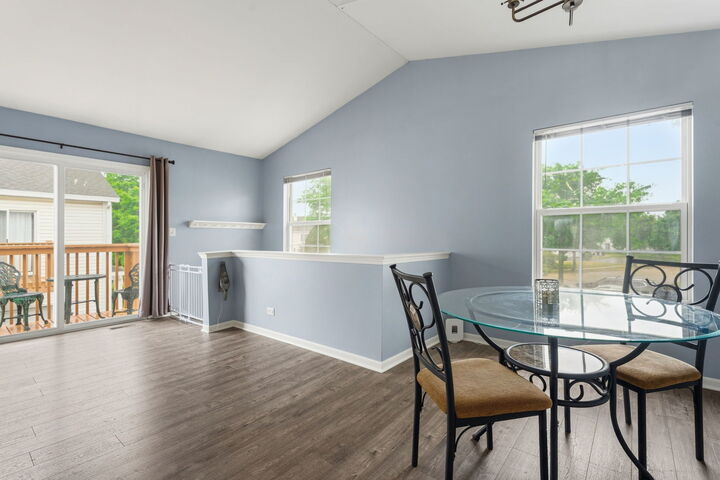 Property Photo:  696 Fieldcrest Drive C  IL 60177 