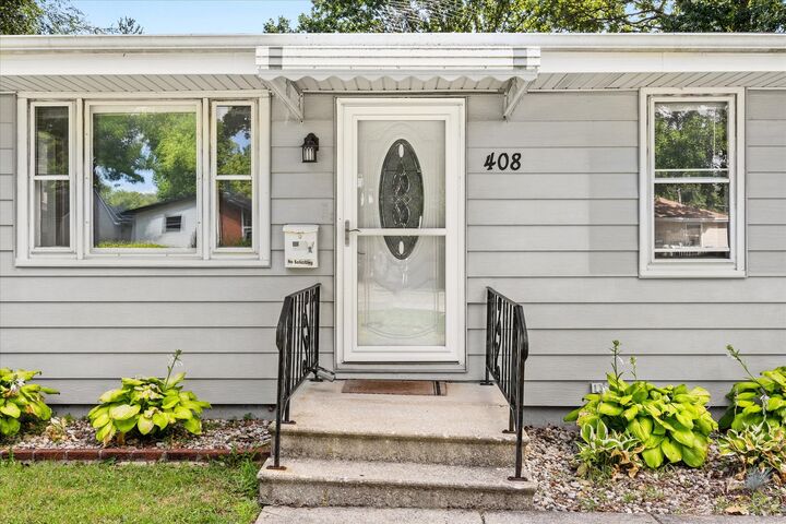 Property Photo:  408 S May Street  IL 60436 