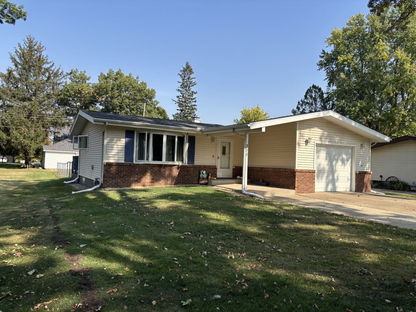 Property Photo: 308 E South Street IL 61326