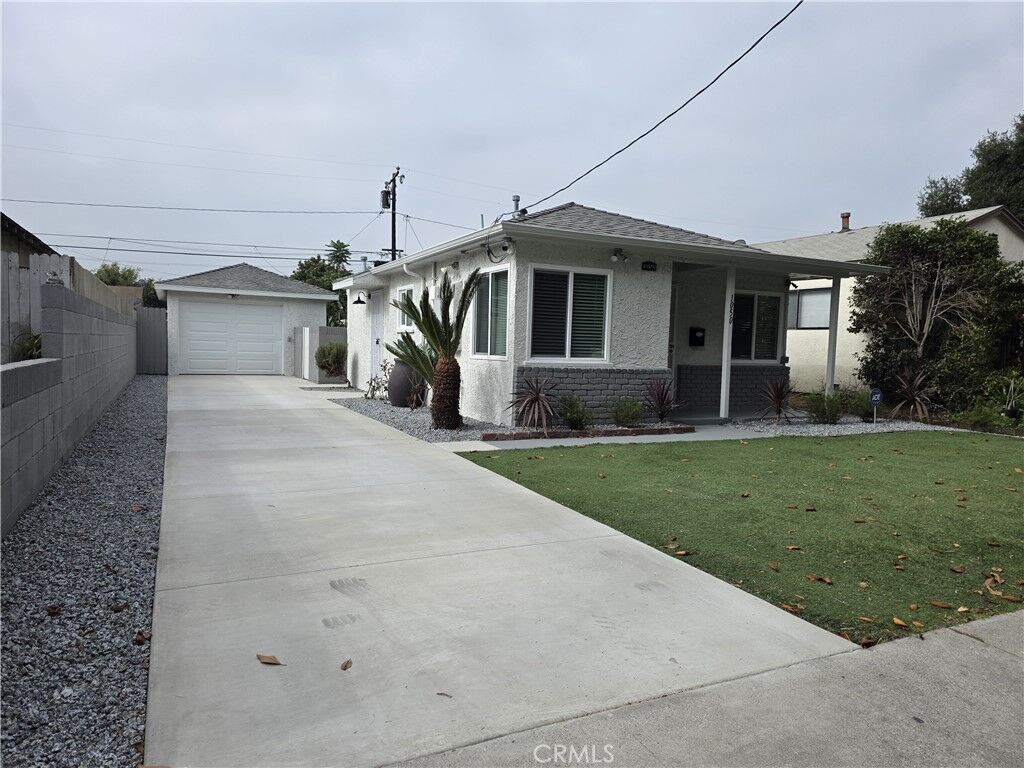 Property Photo: 1050 E 72nd CA 90805