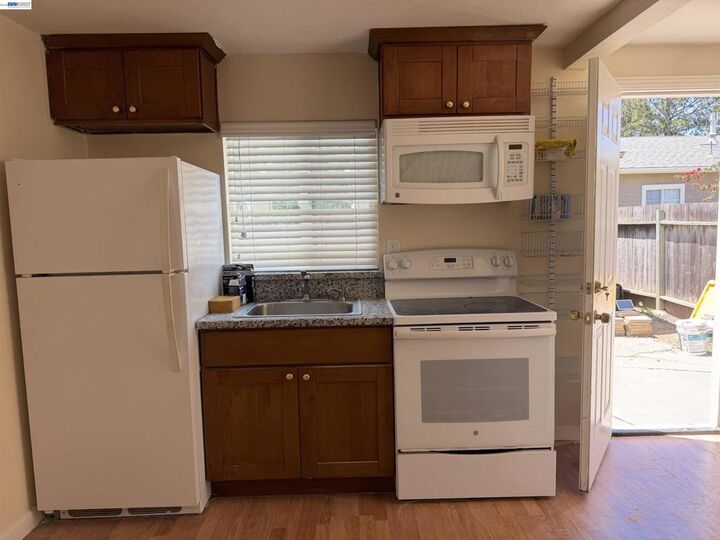 Property Photo:  372 6th Ave  CA 94025 