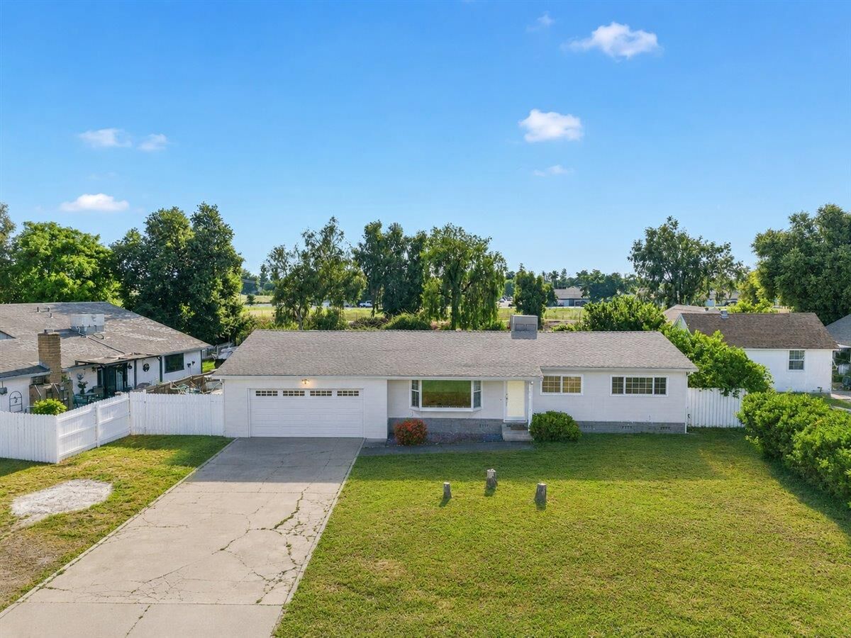 Property Photo: 603 N Lincoln Way CA 95632