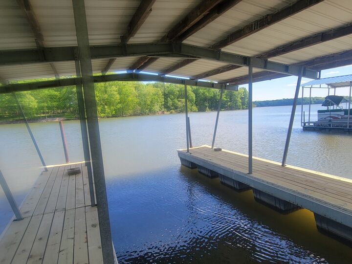 Property Photo: 110 Meadowlake Ct TN 37075