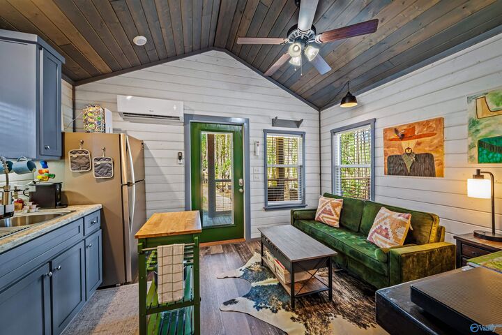 Property Photo: 52 County Road 1035 AL 35984