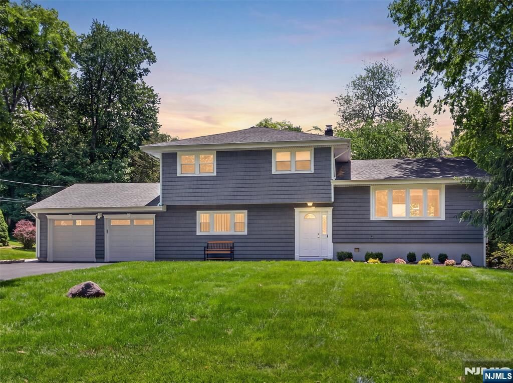 Property Photo:  7 Willow Brook Road  NJ 07642 