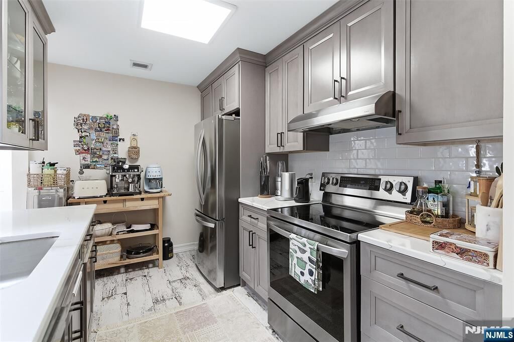 Property Photo: 28 Garden Place 163 NJ 07020