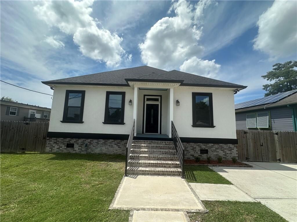 Property Photo: 1731 Pratt Drive LA 70122