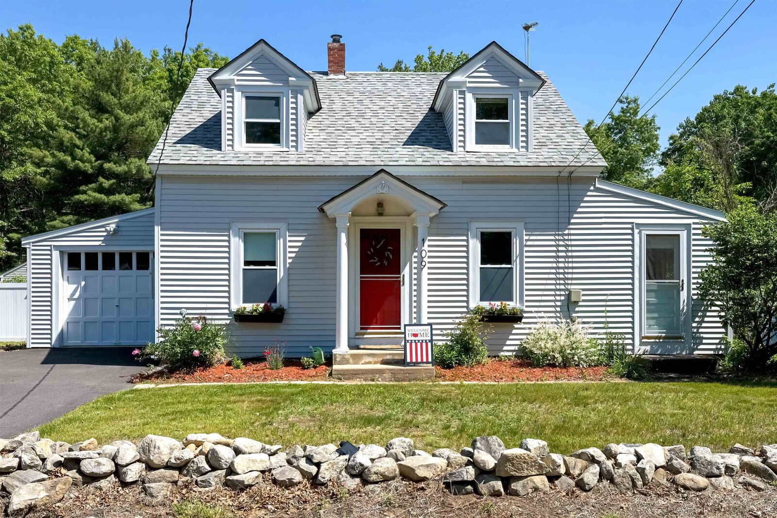 Property Photo: 109 Baboosic Lake Road NH 03054