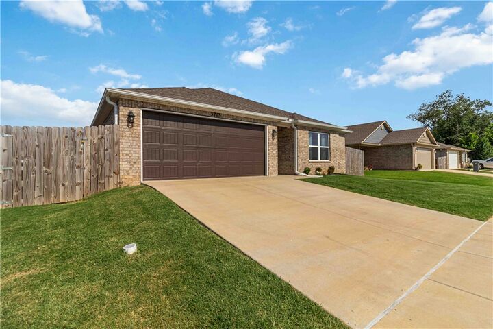 Property Photo: 3713 S 2nd Place AR 72758
