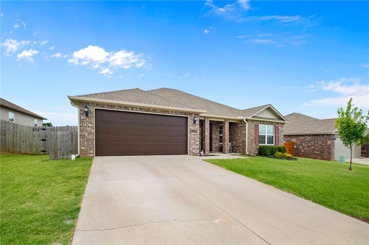 Property Photo:  2501 Maplewood Avenue  AR 72745 