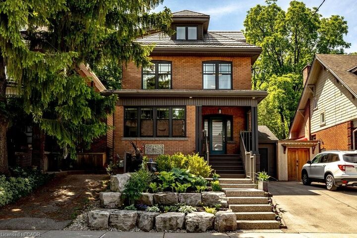 Photo de la propriété:  99 Hillcrest Avenue  ON L8P 2X1 