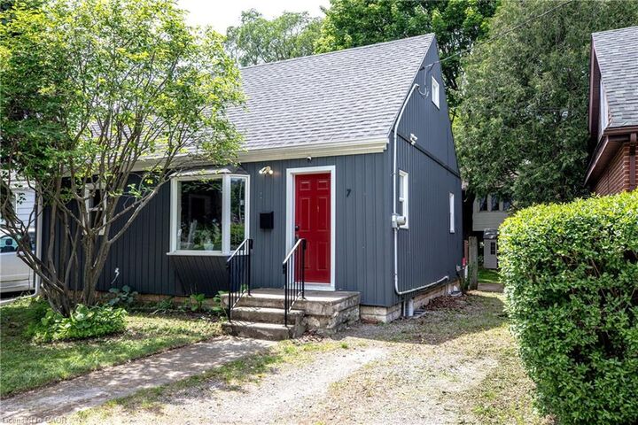 Property Photo:  7 East Street N  ON L9H 1N6 