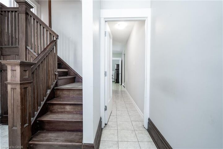 Property Photo:  25 Spadina Avenue Upper  ON L8M 2W8 