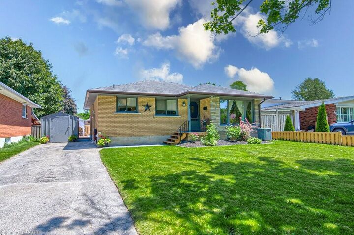 Property Photo:  42 Morning Dew Drive  ON N3R 3P2 