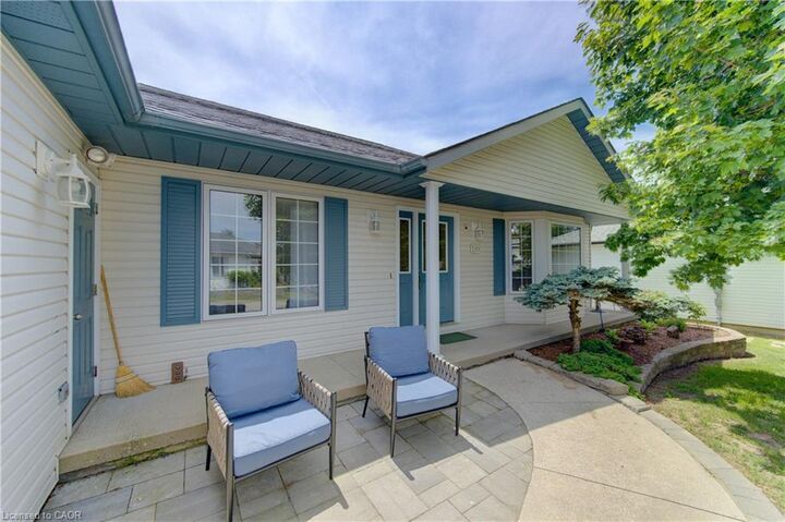 Property Photo:  10 Greenfield Place  ON N3A 2G6 