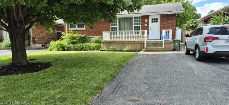 Property Photo: 38 Huntington Avenue ON L8T 1X6