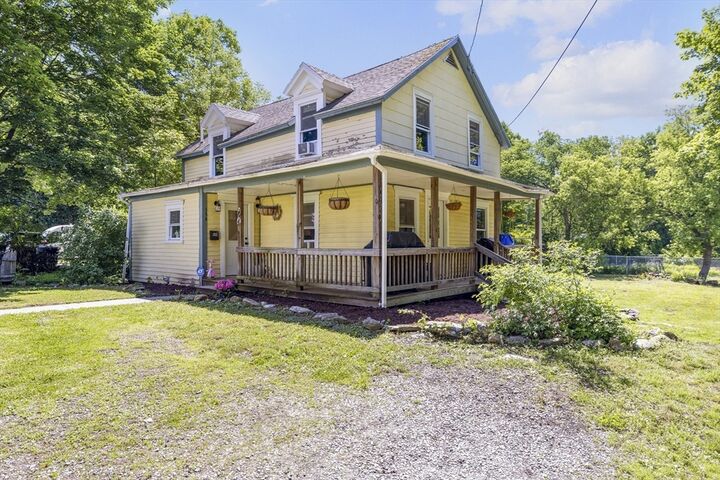 Property Photo:  138 Charlton St  MA 01550 