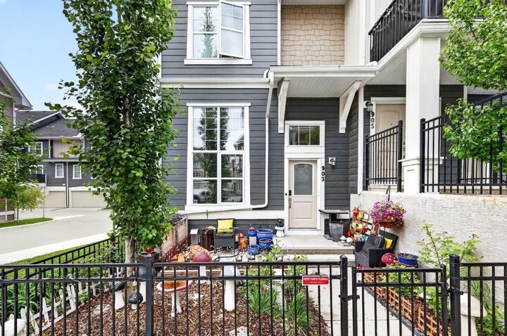 Property Photo:  903 Cranbrook Walk SE  AB T3M 2V5 