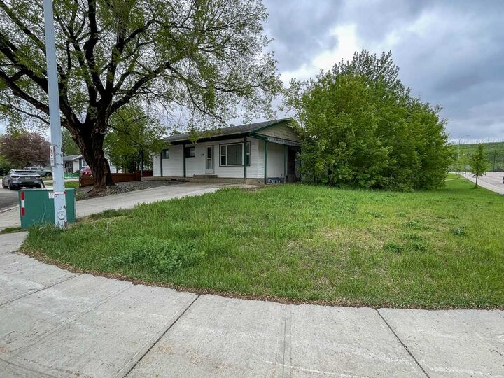 Property Photo: 104 Hill Drive AB T9H 2B5