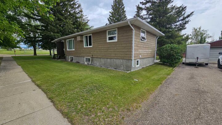 Property Photo: 132 5 Avenue NE AB T0K 1M0