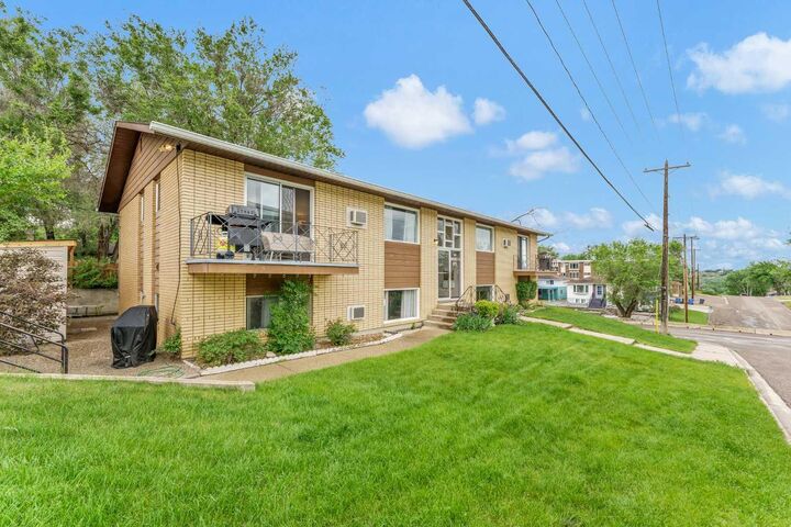 Property Photo:  502 3 Avenue SE  AB T1A 2L9 