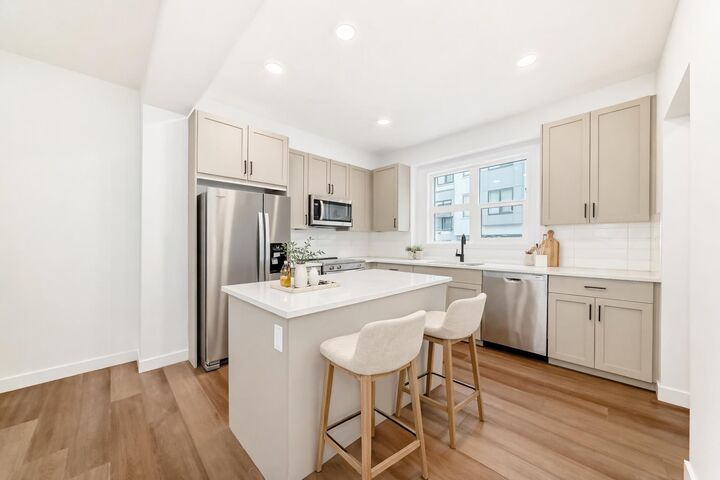 Property Photo:  103 Osprey Hill Point SW  AB T3B 6R9 