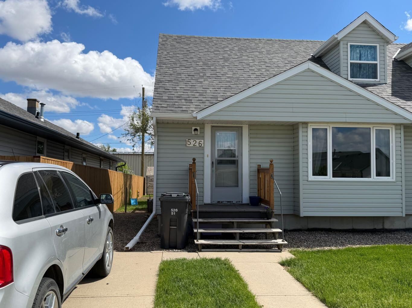 Property Photo:  526 51 Avenue  AB T0L 0V0 