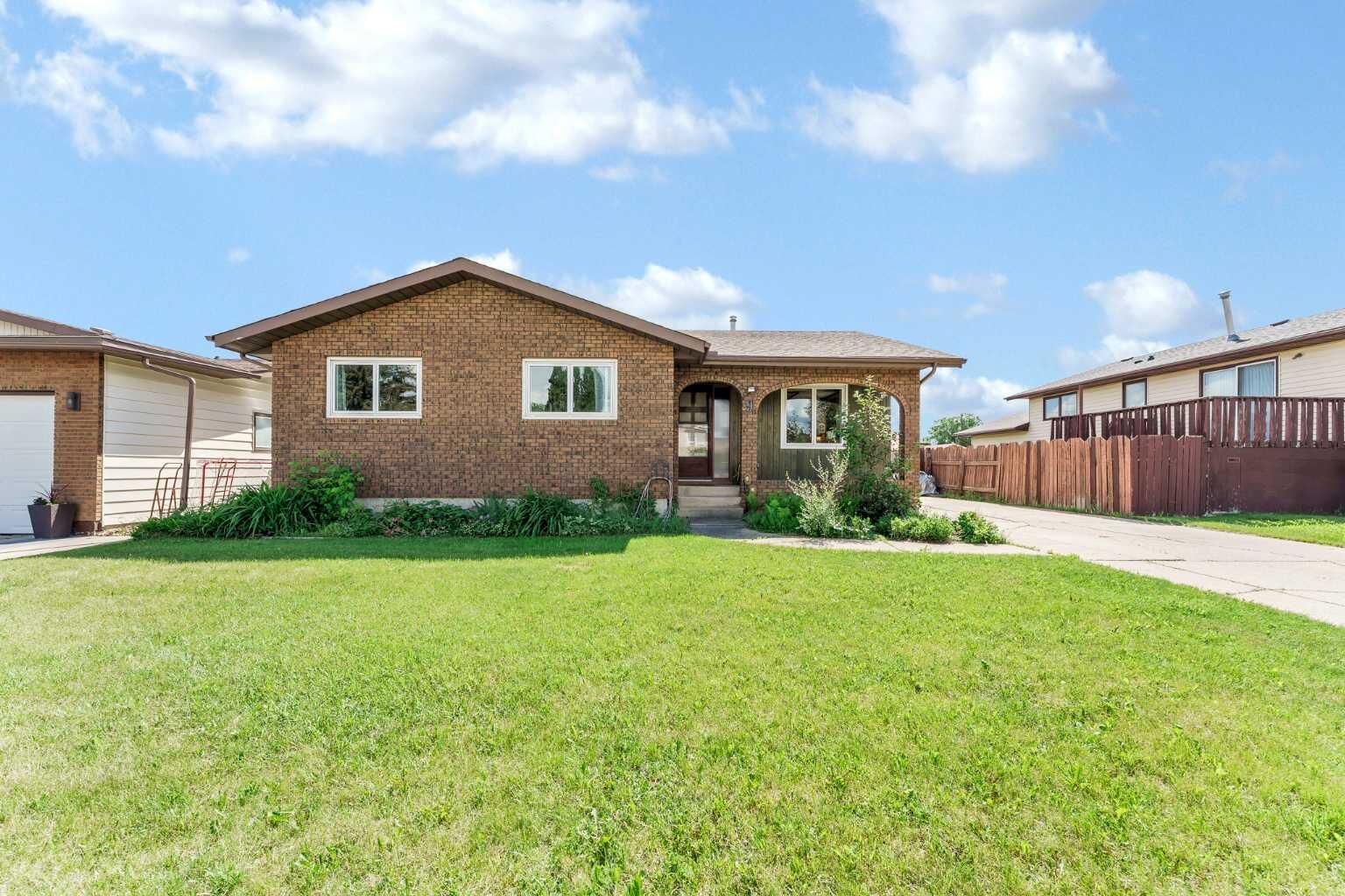 Property Photo:  9 Elliott Street SE  AB T1B 2V7 