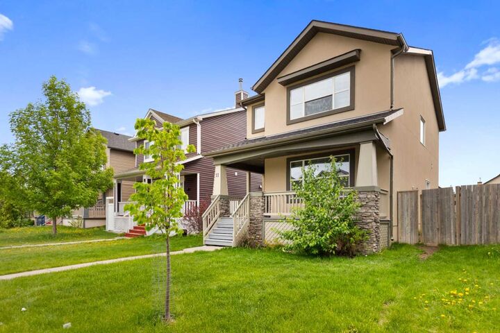 Property Photo:  11 Saddlebrook Gardens NE  AB T3J 5M7 