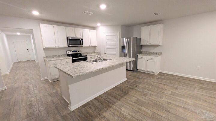 Property Photo:  10557 Queens Gate Cir  FL 32506 