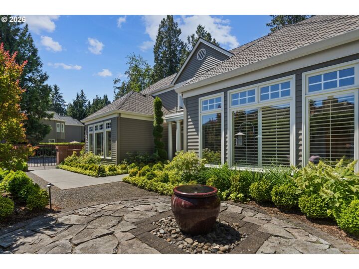 Property Photo: 3325 Cedar Ct OR 97034